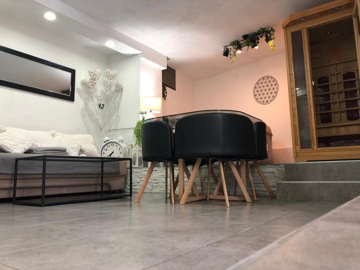 Paradise Jacuzzi & Sauna Ика Экстерьер фото